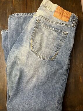 IZOD Jeans Mens 36 x 30 Classic Fit Light Wash Denim Straight Leg